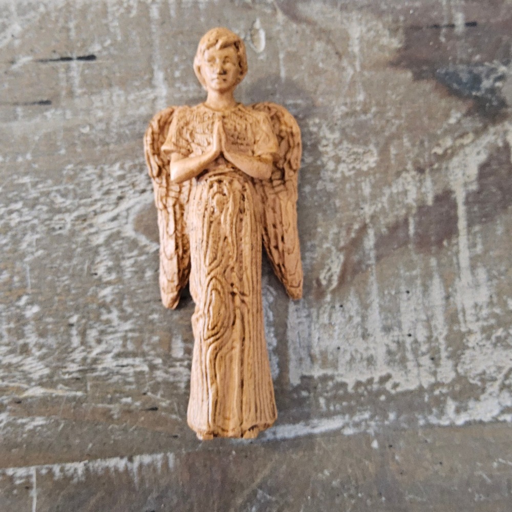 Hawthorne Village Playing Angel Figurine Tan Wood Look Christmas Holiday Rustic